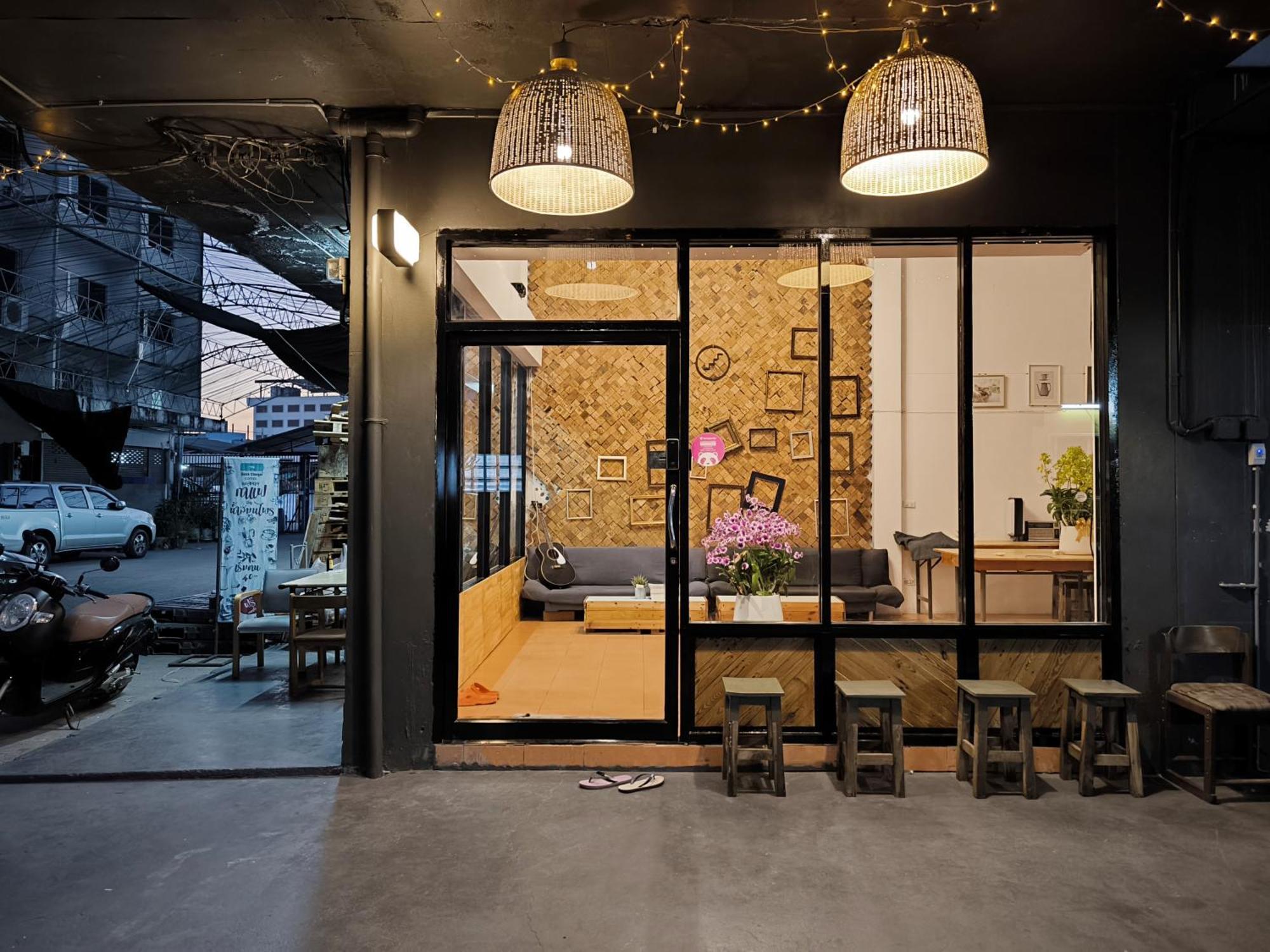 Youyen Hostel Bangkok Ngoại thất bức ảnh
